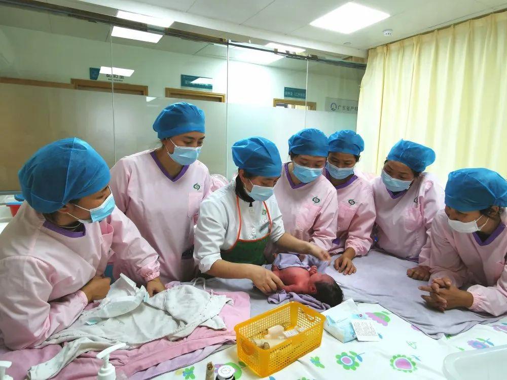 阿图什市妇婴监护型护送